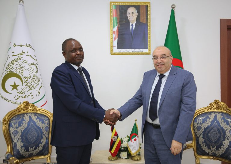 الجزائر وأوغندا تعززان التعاون الصيدلاني والاقتصادي