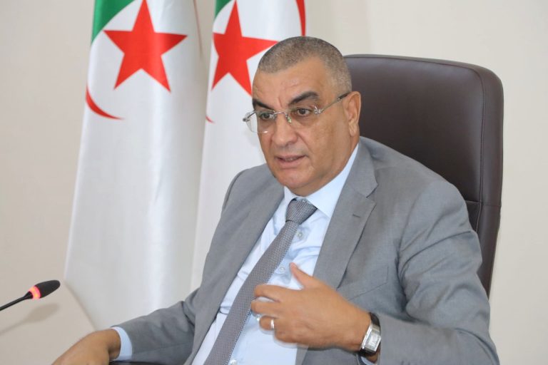 وزير الأشغال العمومية عبد القادر جلاوي يترأس اجتماعًا لتقييم مشاريع البنية التحتية بالجزائر