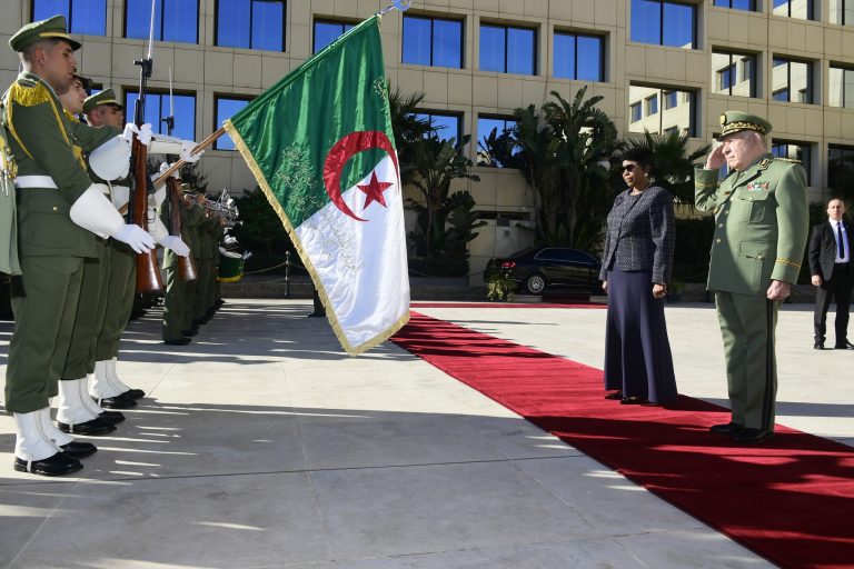 الفريق أول السعيد شنڨريحة يستقبل وزيرة الدفاع وقدماء المحاربين لجمهورية زيمبابوي بالجزائر