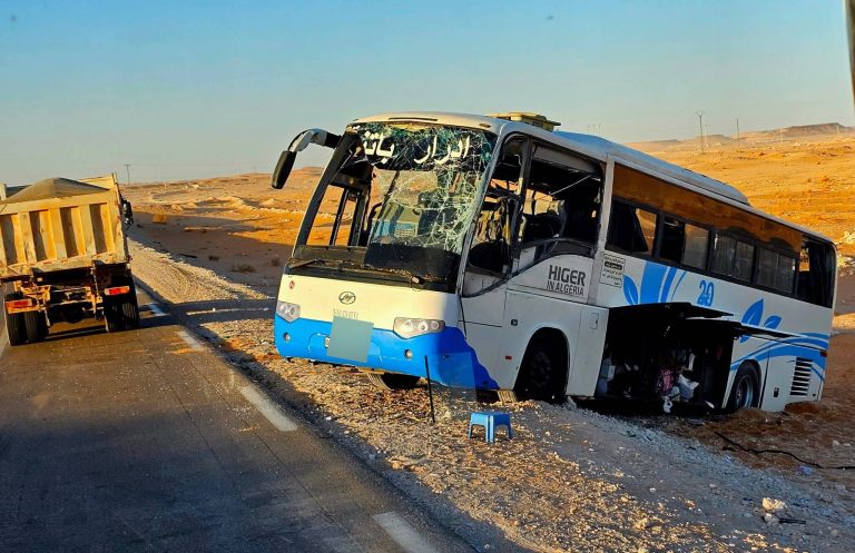 حادث مرور خطير بالمنيعة يخلف 28 جريحًا إثر اصطدام حافلتين لنقل المسافرين