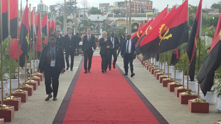 رئيس مجلس الأمة السيد عزوز ناصري يشارك في الاحتفالات المخلّدة للذكرى الخمسين لاستقلال أنغولا