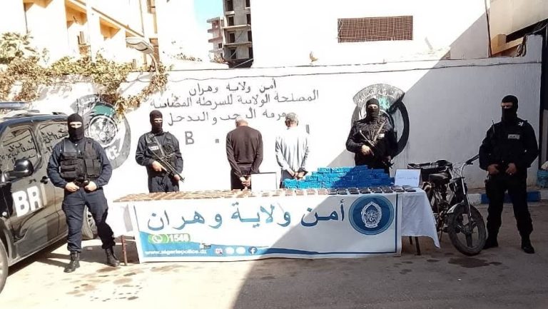 شرطة وهران تطيح بشبكة إجرامية وتضبط قرابة 19 كلغ من الكيف المعالج