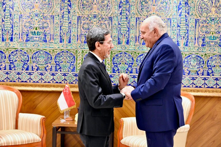 أحمد عطاف يستقبل السفير غير المقيم لسنغافورة لدى الجزائر