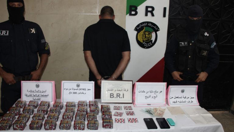 شرطة بسكرة توقف شخصًا وتحجز 4740 كبسولة من المؤثرات العقلية