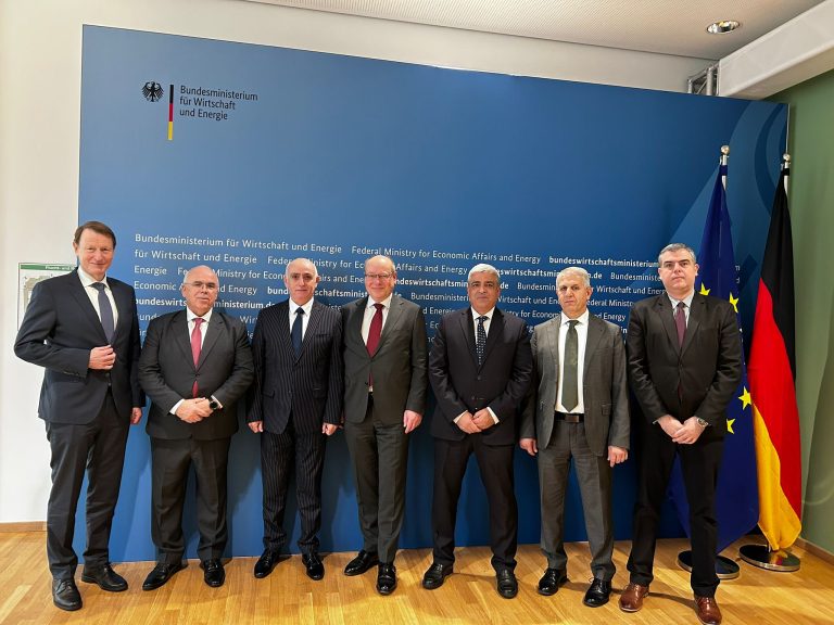 الوفد الجزائري يجري محادثات مع ألمانيا لتعزيز التعاون الطاقوي في برلين