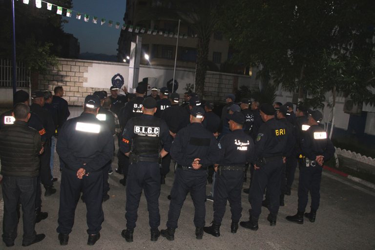 أمن ولاية بجاية ينفذ مداهمة شاملة لمكافحة الجريمة المنظمة وعصابات الأحياء