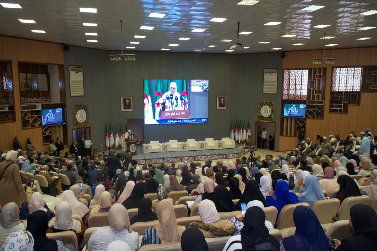 انطلاق التظاهرة الوطنية الثقافية “شهر اللغة العربية” في بسكرة