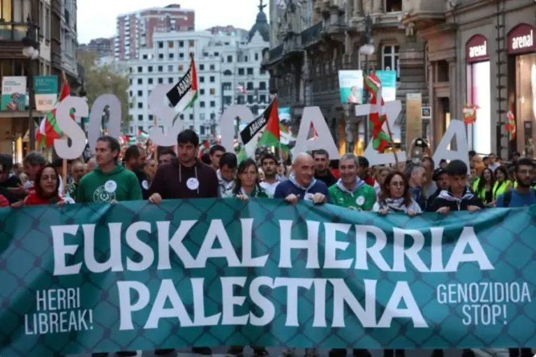 مظاهرة حاشدة ببلباو تضامنا للشعب الفلسطيني