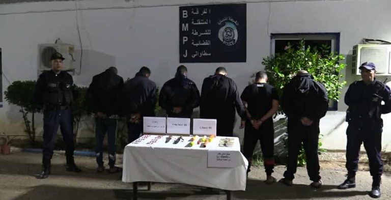 أمن الجزائر العاصمة يفكك شبكة إجرامية ويضبط مؤثرات عقلية أمام المؤسسات التربوية