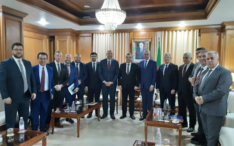 وزير المحروقات والمناجم يستقبل وفدا عن شركة سيمنس للطاقة