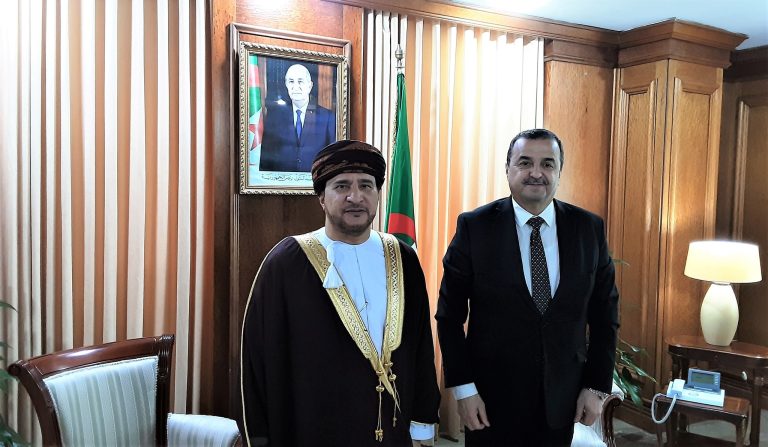 وزير المحروقات والمناجم يستقبل سفير سلطنة عُمان لتعزيز الشراكات الثنائية