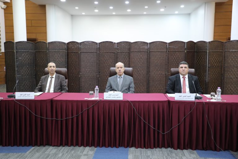 عبد الحق سايحي يشرف على تقييم نشاطات الصندوق الوطني للتأمينات الاجتماعية