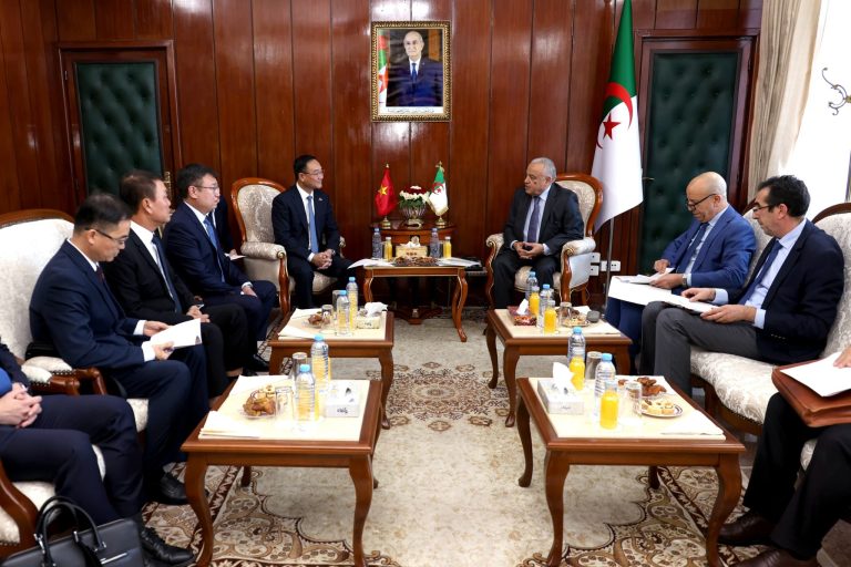 الجزائر وفيتنام تبحثان سبل تعزيز التعاون الشرطي ومكافحة الجريمة المنظمة