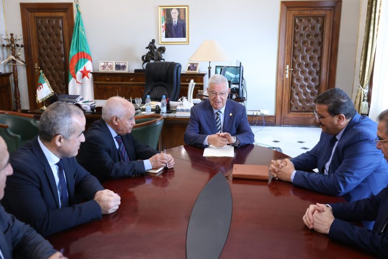 السيد عزوز ناصري يشرف على تنصيب رئيس جديد لديوان رئيس مجلس الأمة