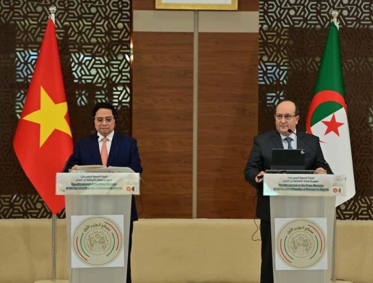 كلمة الوزير الأول سيفي غريب خلال الجلسة الموسّعة للمشاورات مع رئيس وزراء فيتنام