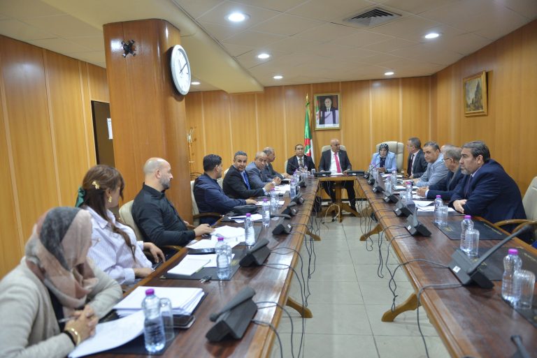 لجنة النقل تعقد اجتماعا تحضيرا لدراسة مشروع قانون