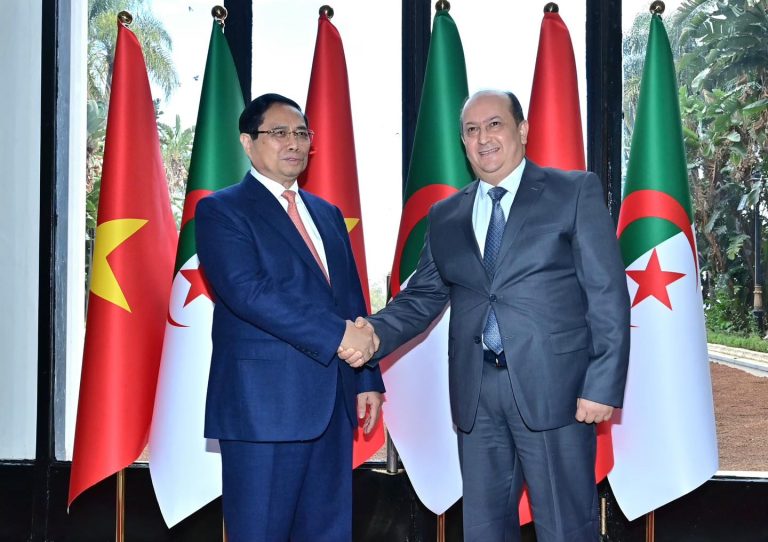 الوزير الأول يستقبل رئيس وزراء فيتنام الاشتراكية لتعزيز الشراكة الاستراتيجية