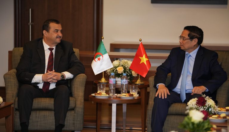 وزير المحروقات والمناجم محمد عرقاب يُستقبل من الوزير الأول الفيتنامي لتعزيز التعاون الثنائي