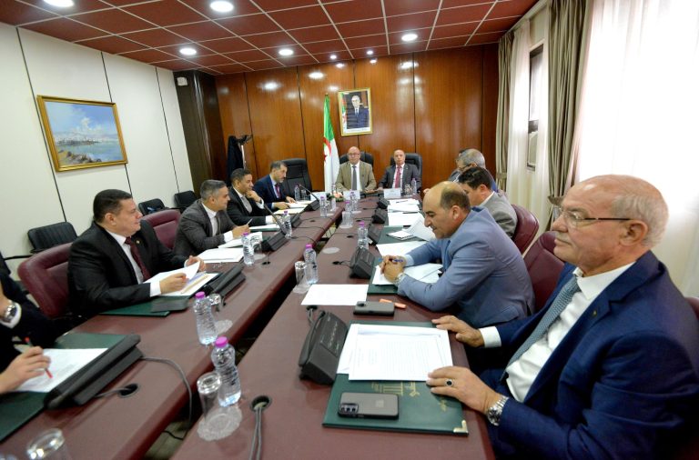 لجنة الشؤون القانونية تستمع لنقابة القضاة في إطار دراسة مشروع القانون العضوي المتعلق بالقضاء