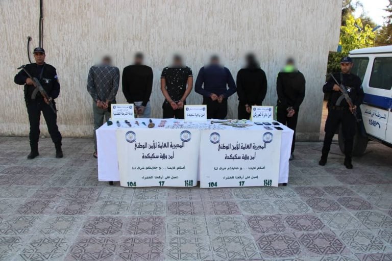 شرطة سكيكدة تشل نشاط عصابة أحياء خطيرة بالحروش وتوقف 6 مشتبه فيهم