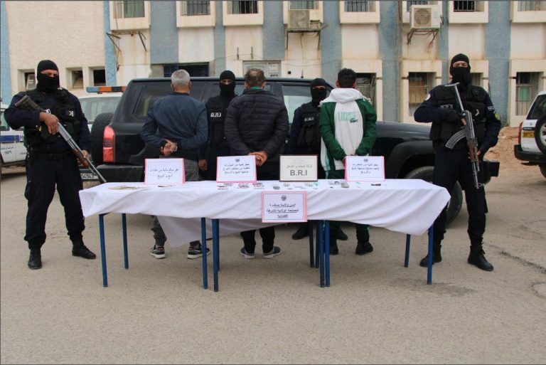 شرطة بسكرة توقف 3 مشتبهين وتحجز مخدرات ومهلوسات