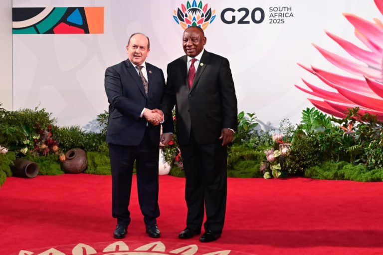 الجزائر ممثلة في قمة مجموعة العشرين بجوهانسبورغ عبر مشاركة الوزير الأول سيفي غريب