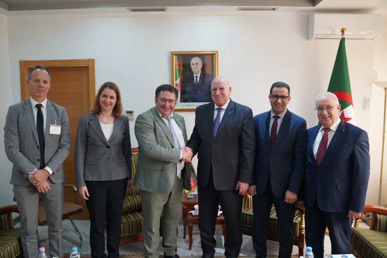 وزير الصناعة يستقبل وفدًا من بافاريا الألمانية لتعزيز الشراكة الصناعية الجزائرية–الألمانية