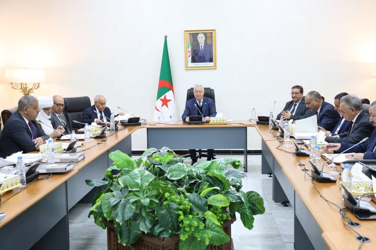 اجتماع مكتب مجلس الأمة الموسع لرؤساء المجموعات البرلمانية والمراقب البرلماني