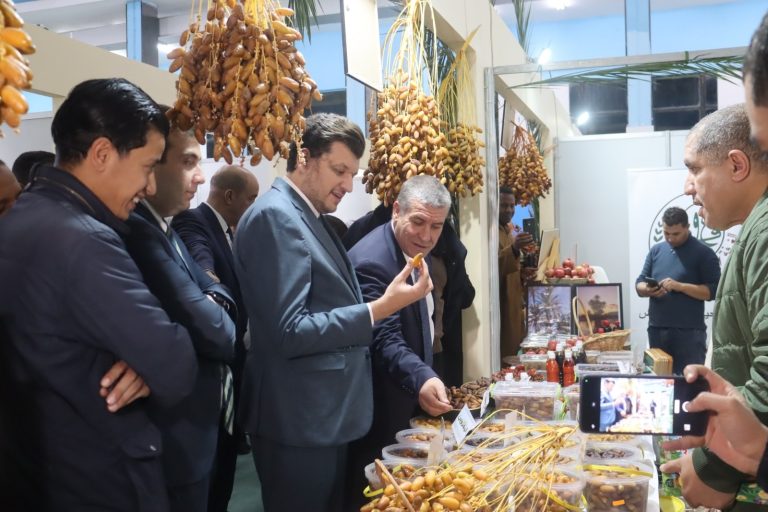 انطلاق الطبعة الثالثة للصالون الدولي للتمور بالجزائر تحت شعار “تمورنا… أصالة واقتصاد مستدام”