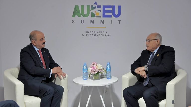 مباحثات بين وزير الخارجية الجزائري والتونسي على هامش قمة الاتحاد الإفريقي والاتحاد الأوروبي