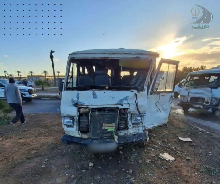 إصابة 12 شخصًا في حادث اصطدام حافلتين بولاية وهران