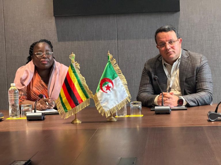 الوفد البرلماني الجزائري يلتقي نظيره الزمبابوي لتعزيز التعاون الثنائي والبرلماني