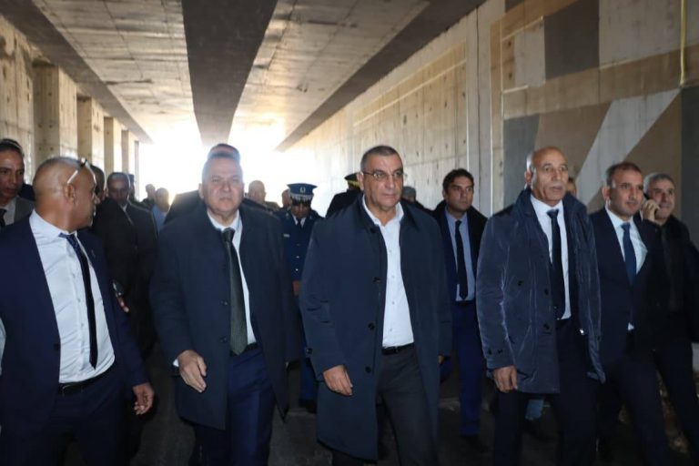 وزير الأشغال العمومية يتفقد مشروع خط السكة الحديدية تيارت – تيسمسيلت عند النقطة الكيلومترية 120 – عين بوشقيف