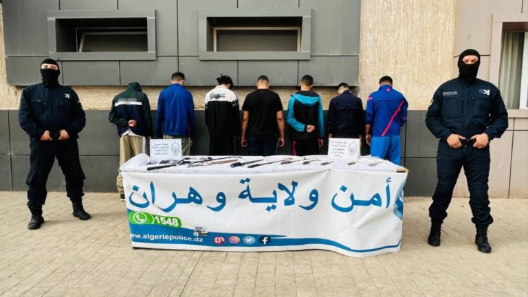 شرطة وهران تطيح بعصابة أحياء وتوقف 07 أشخاص مع حجز أسلحة بيضاء محظورة