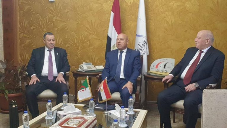 وزير الصناعة يبحث مع نظيره المصري آفاق تعزيز التعاون الصناعي بين الجزائر ومصر