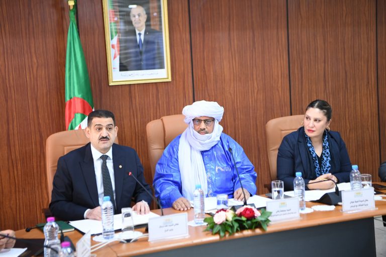 لجنة الإسكان تستعرض مع وزير الري التحديات والاستراتيجيات المائية