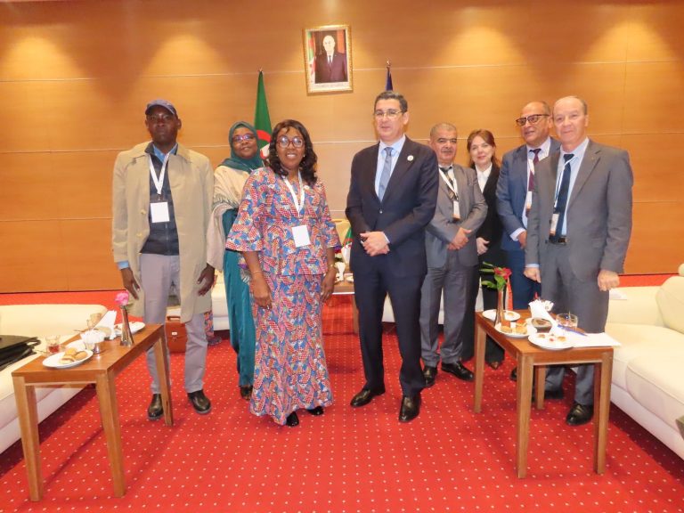 وزير الصحة يلتقي كاتبة الدولة لجمهورية تشاد لتعزيز التعاون الصيدلاني والصحي