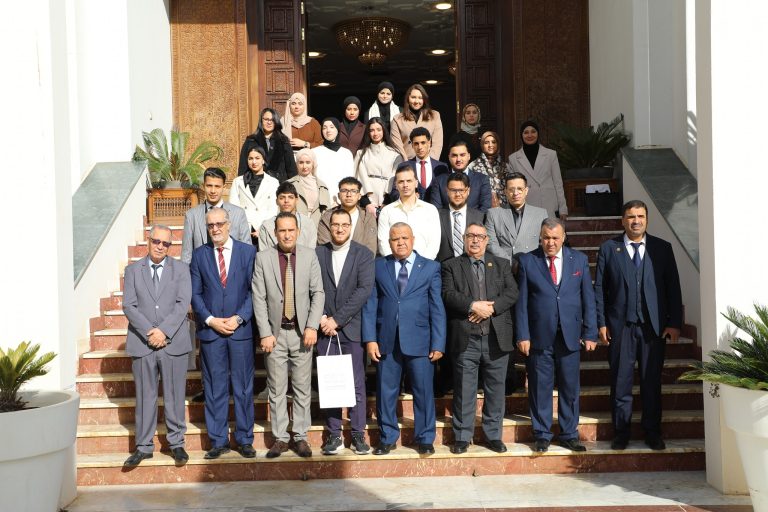 رئيسة المحكمة الدستورية تستقبل وفدا عن طلبة المعهد العالي للعلوم