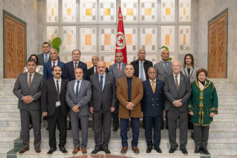 وفد مجموعة الصداقة البرلمانية “الجزائر–تونس” يؤكد دعم التعاون الثنائي مع تونس
