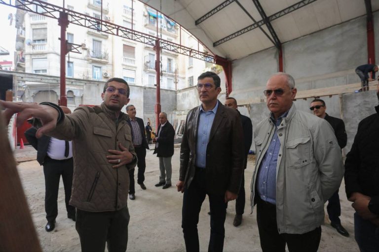الوزير والوالي رابحي يعاين أشغال إعادة تأهيل سوق جواري مغلق منذ 30 سنة