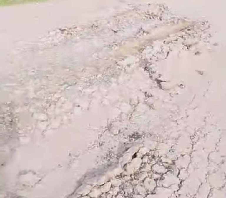 طريق مشتة المناصرية: الإهمال يهدد حياة المواطنين والمال العام