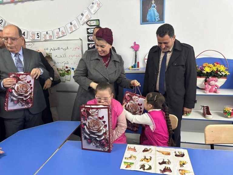 وزيرة التضامن الوطني والأسرة وقضايا المرأة تزور المركز النفسي البيداغوجي ببلدية آقبو