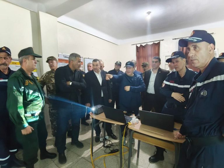 الوزير الأول في زيارة ميدانية لمركز القيادة العملي بتيبازة