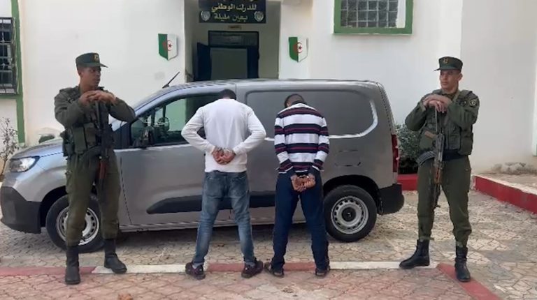 الدرك الوطني بأم البواقي يوقف شخصين تسببا في حادث مرور بعد اعتدائهما على أحد مستعملي الطريق