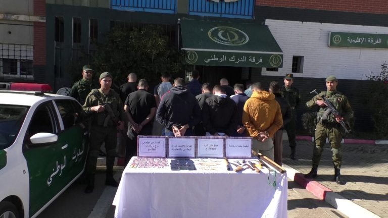 الدرك الوطني بالعاصمة يطيح بعصابة أحياء مروجة للمخدرات والأقراص المهلوسة ويوقف 13 شخصًا