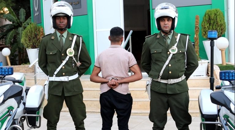 الدرك الوطني بالعاصمة يوقف سائق جرار طريقي متهور بعد تسببه في حادث مروري