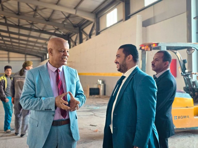 والي ولاية تندوف يطلع على مشروع مركز تخزين الحبوب