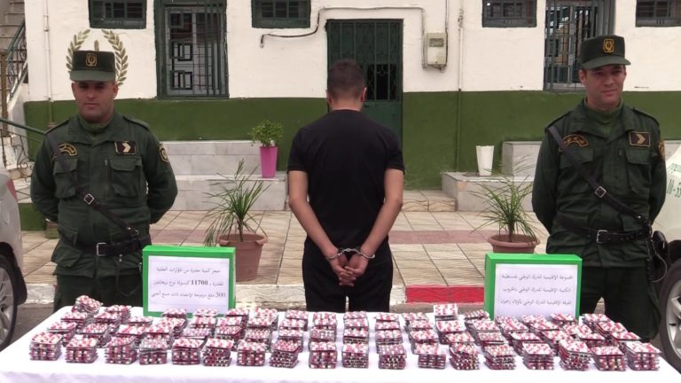 الدرك الوطني بقسنطينة يوقف شخص ويحجز 11700 كبسولة نوع بريغابالين 300 ملغ.