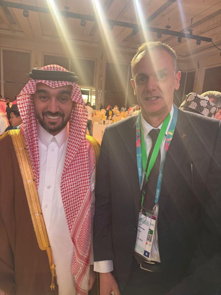 لقاء ودي بين عبد الرحمن حماد والأمير عبد العزيز بن تركي الفيصل بالرياض