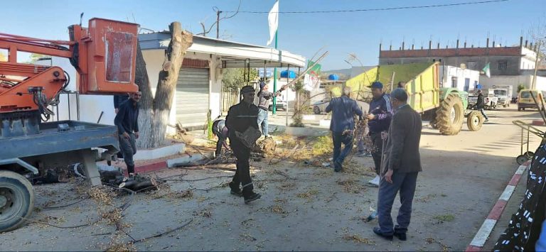 الطارف: حملة نظافة واسعة لتحسين المحيط العام